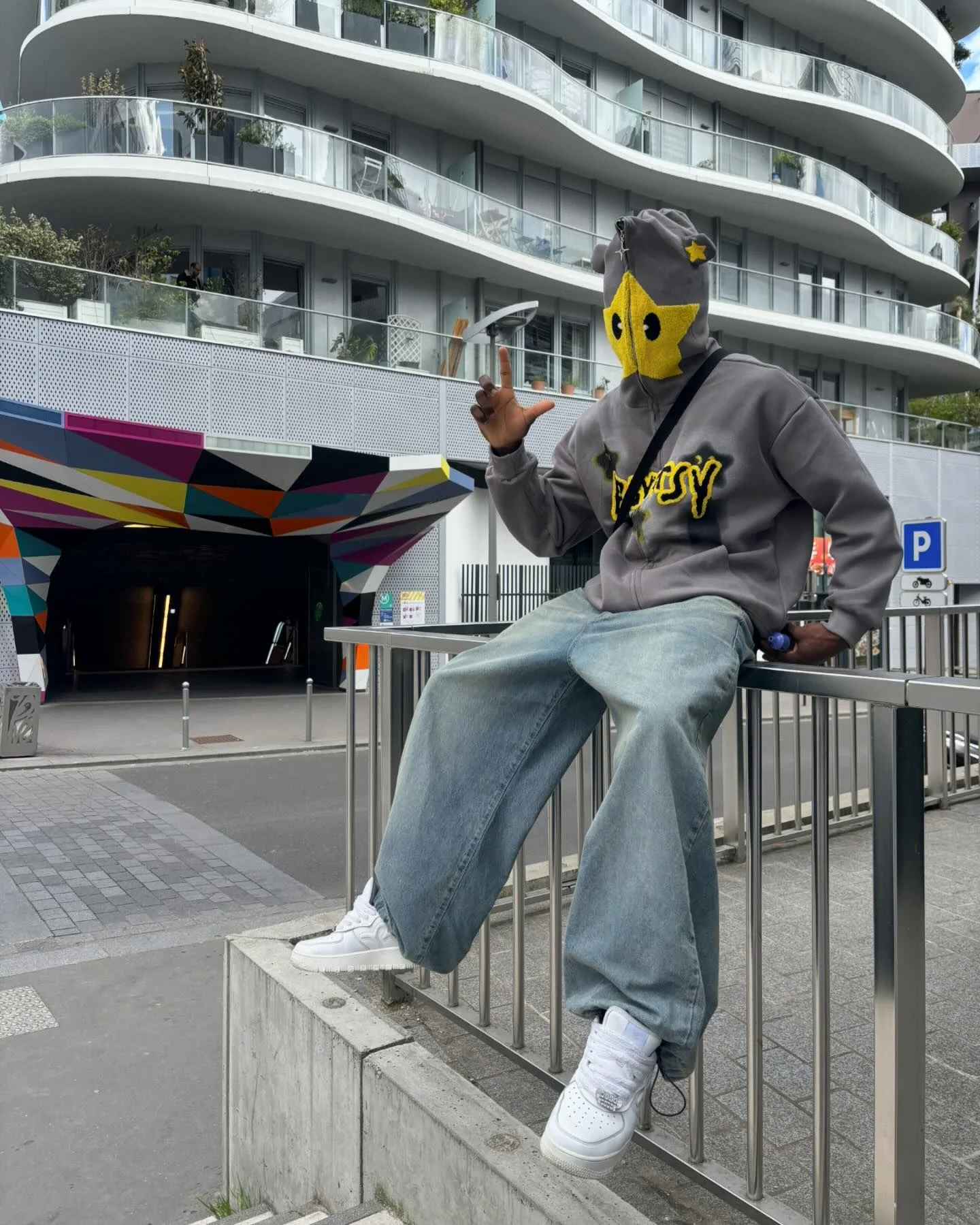 Star Embroidered Hooded Sweatshirt - 1843